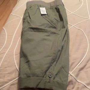 Catherine’s knot waistband shorts